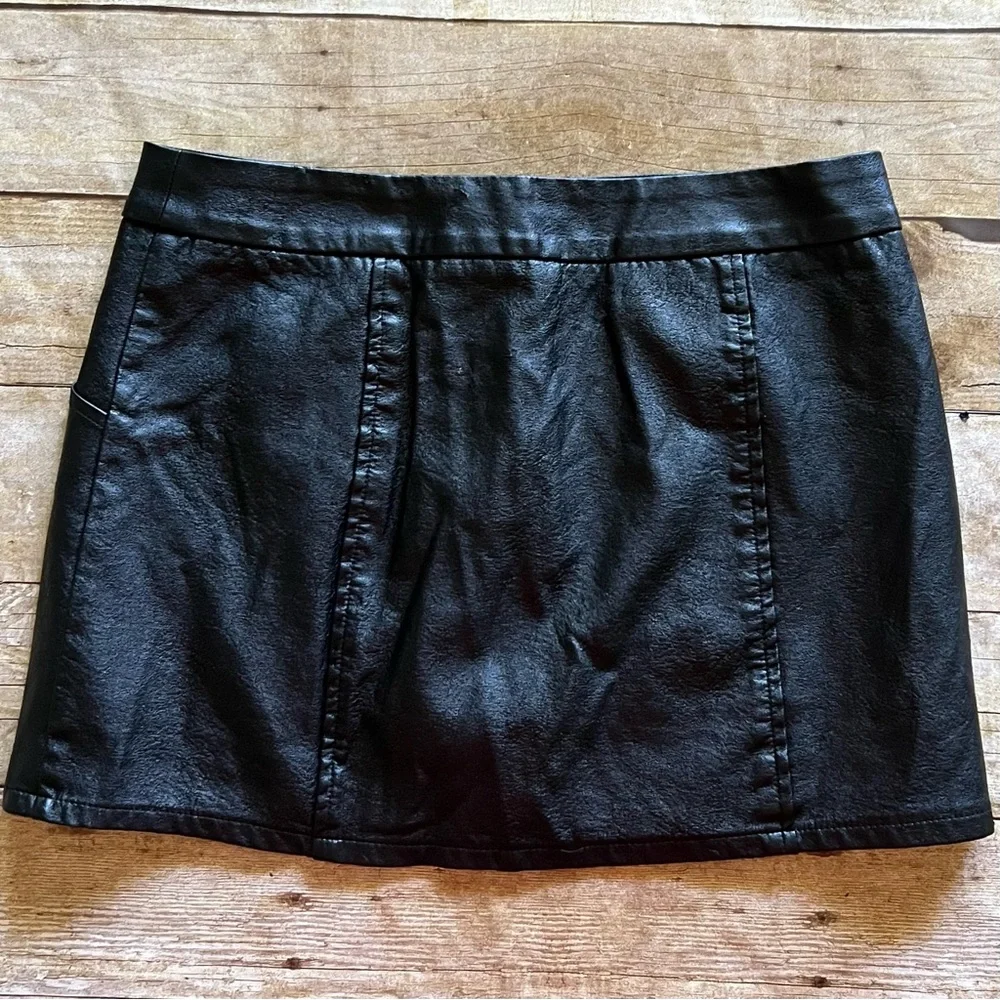 Et Clet‎ Black Faux Leather Mini Skort Shorts Front Pockets Zip Fly Size Large